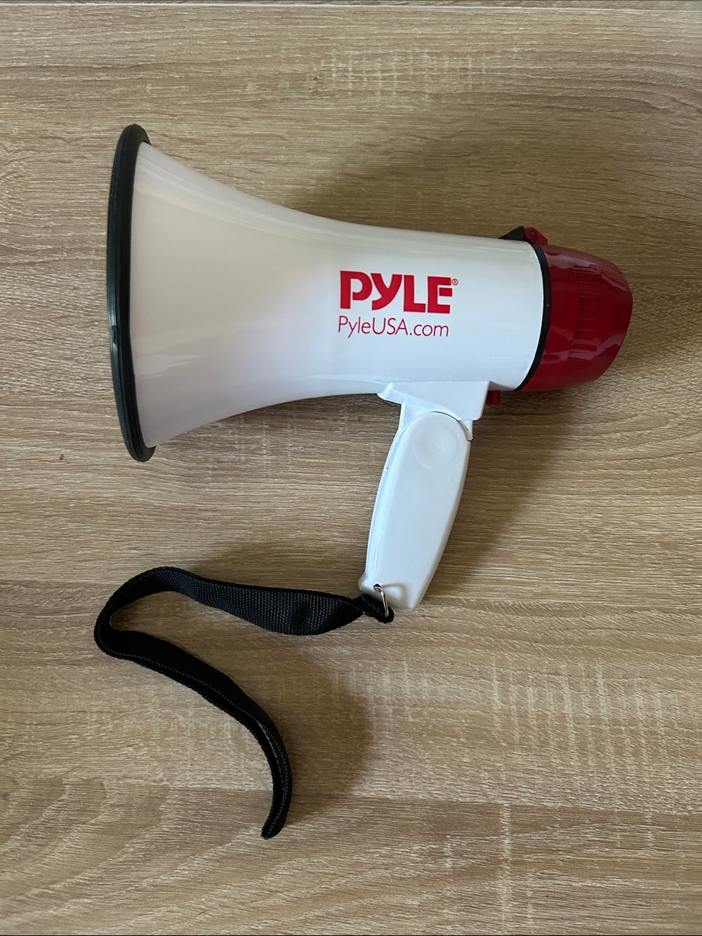 Pyle White and Red Handheld Megaphone Portable Speaker